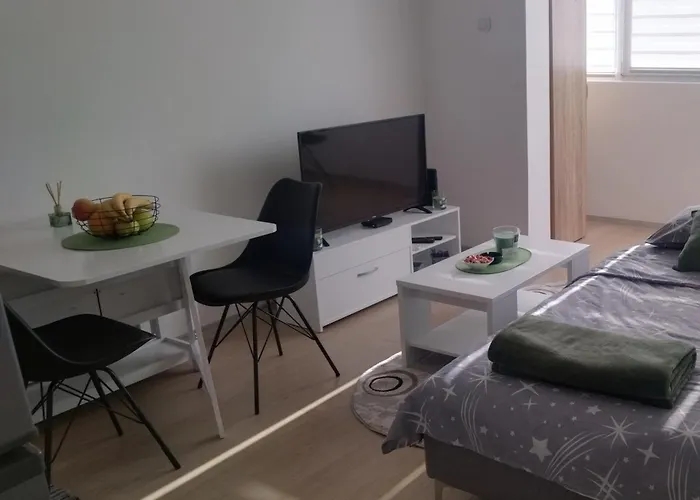 アパート Una Studio Apartman ソンボル