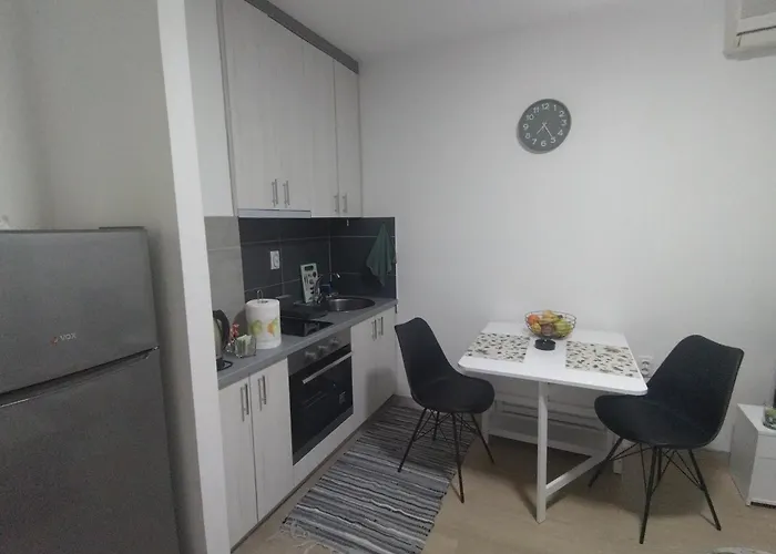 アパート Una Studio Apartman